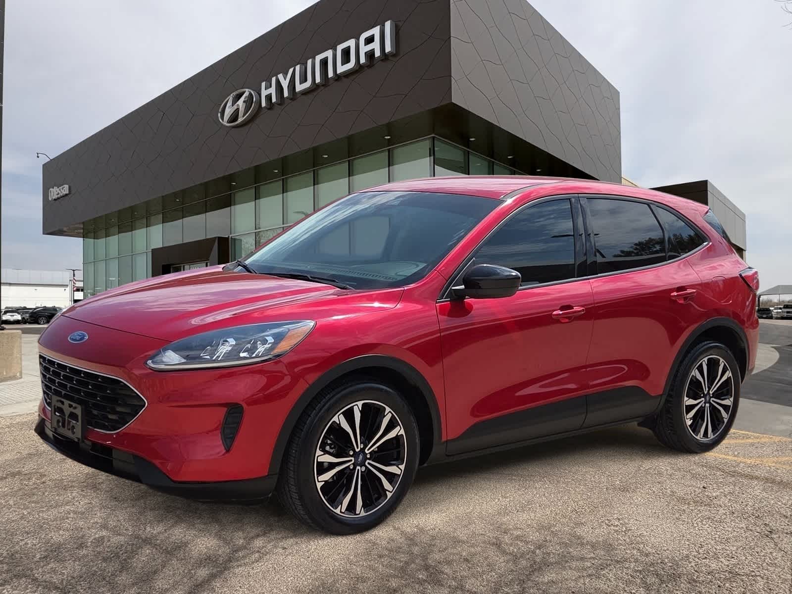 2022 Ford Escape SE in Rapid Red Metallic Tinted Clearcoat — front three-quarter view