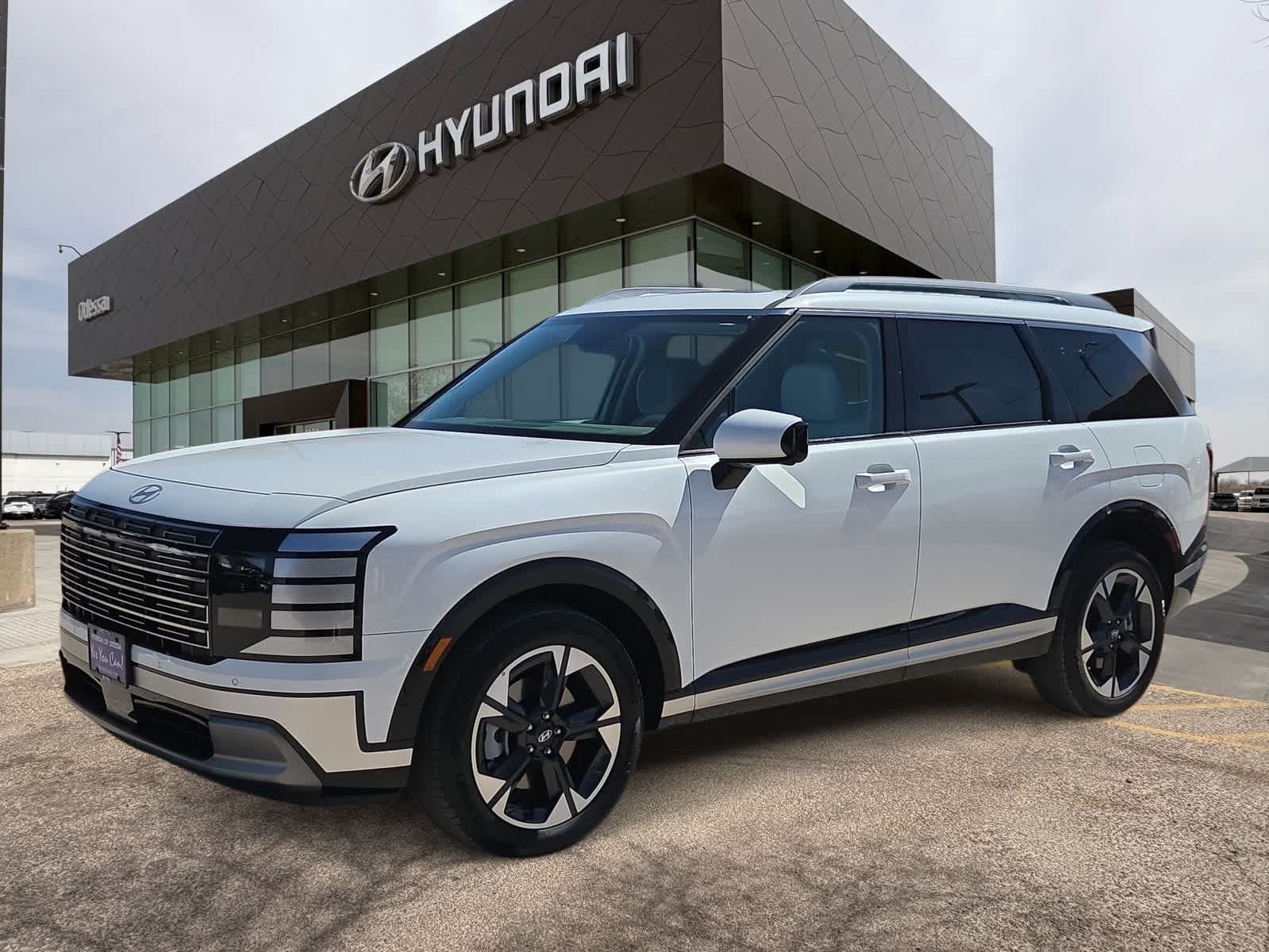 2026 Hyundai PALISADE Limited in Creamy White Pearl — front three-quarter view