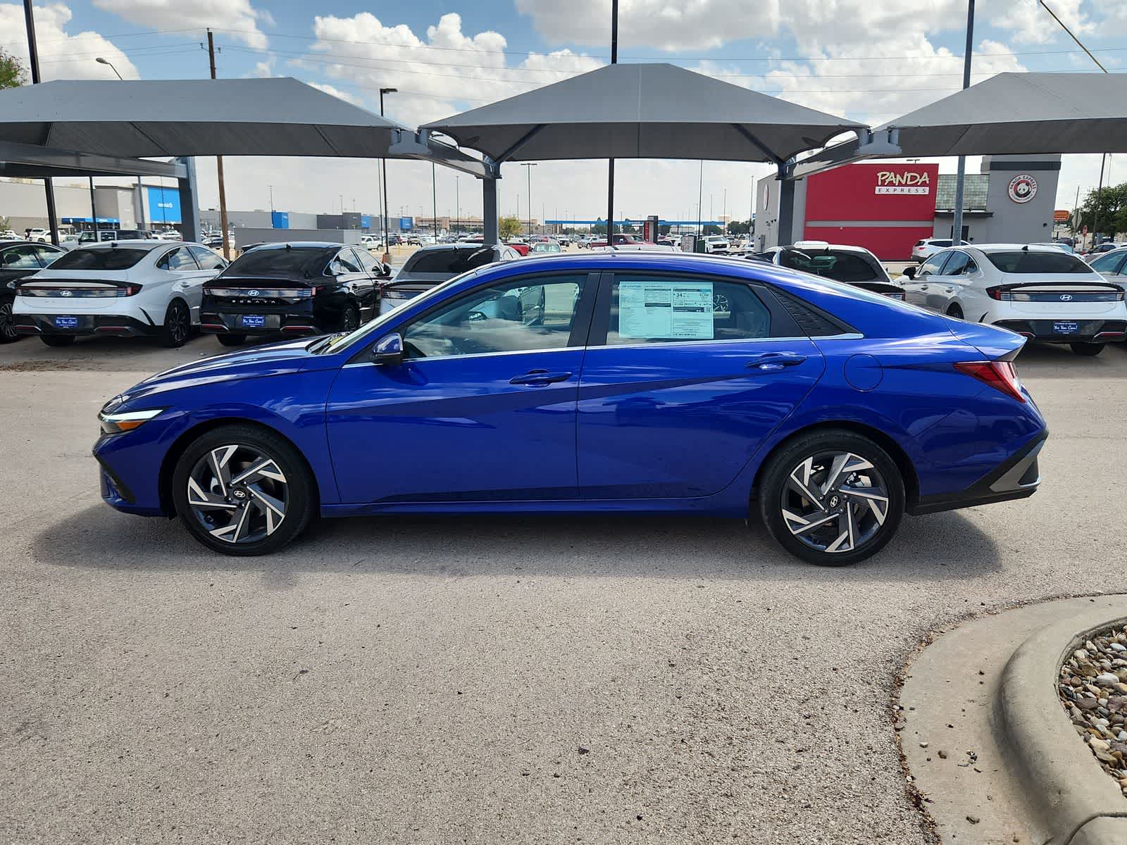 2025 Hyundai ELANTRA — detail view